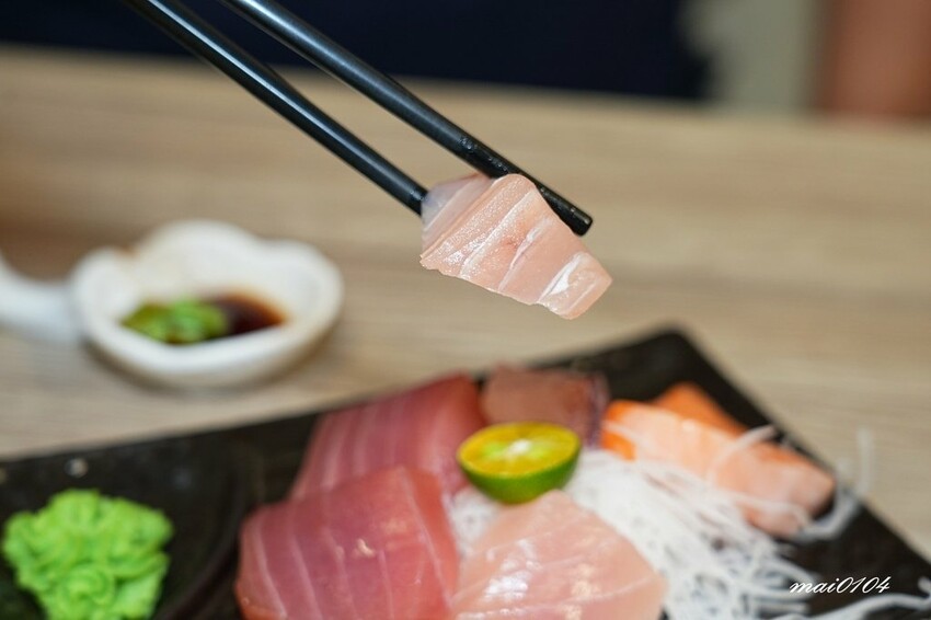 隱藏在八德大湳市場內、平日只開三小時的紳爺食堂，提供平價高C