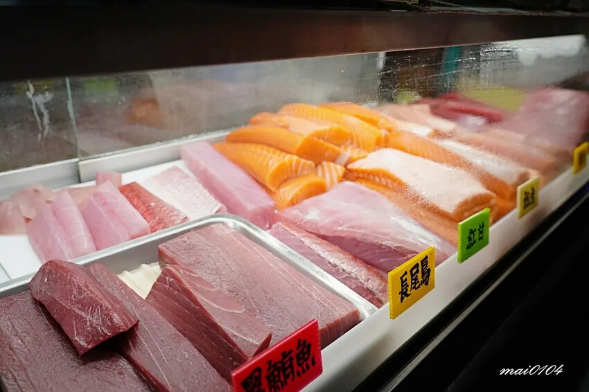 隱藏在八德大湳市場內、平日只開三小時的紳爺食堂，提供平價高C