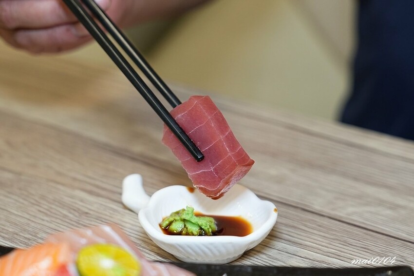 隱藏在八德大湳市場內、平日只開三小時的紳爺食堂，提供平價高C