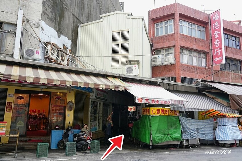 隱藏在八德大湳市場內、平日只開三小時的紳爺食堂，提供平價高C