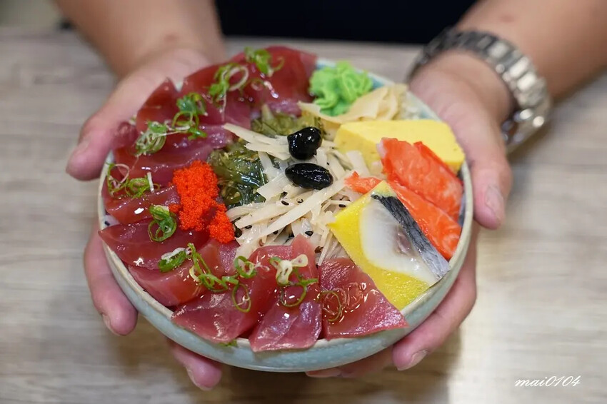 隱藏在八德大湳市場內、平日只開三小時的紳爺食堂，提供平價高C