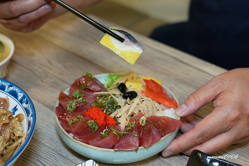 隱藏在八德大湳市場內、平日只開三小時的紳爺食堂，提供平價高C