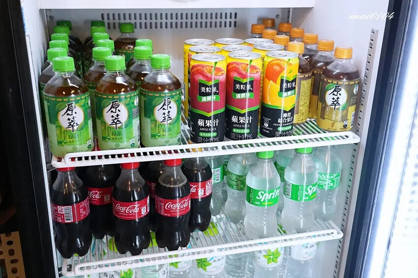 隱藏在八德大湳市場內、平日只開三小時的紳爺食堂，提供平價高C