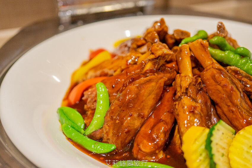 到漁港欣賞無敵海景 海鮮牛排吃到飽！6歲以下免收費！脆皮烤鴨、澎湃海鮮、宴客大菜、啤酒紅酒白酒喝到飽！百道菜色甜點飲料都無限吃...