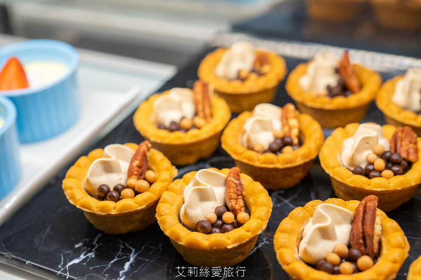 到漁港欣賞無敵海景 海鮮牛排吃到飽！6歲以下免收費！脆皮烤鴨、澎湃海鮮、宴客大菜、啤酒紅酒白酒喝到飽！百道菜色甜點飲料都無限吃...