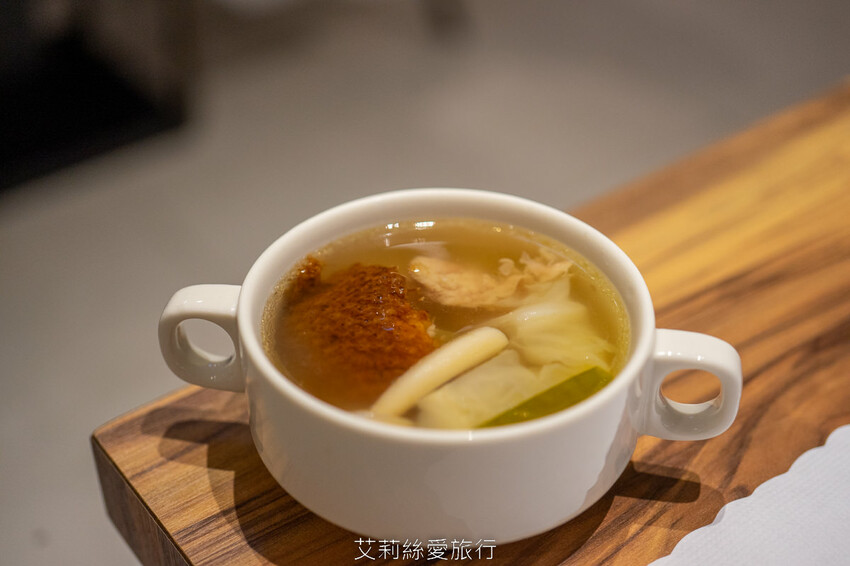 到漁港欣賞無敵海景 海鮮牛排吃到飽！6歲以下免收費！脆皮烤鴨、澎湃海鮮、宴客大菜、啤酒紅酒白酒喝到飽！百道菜色甜點飲料都無限吃...