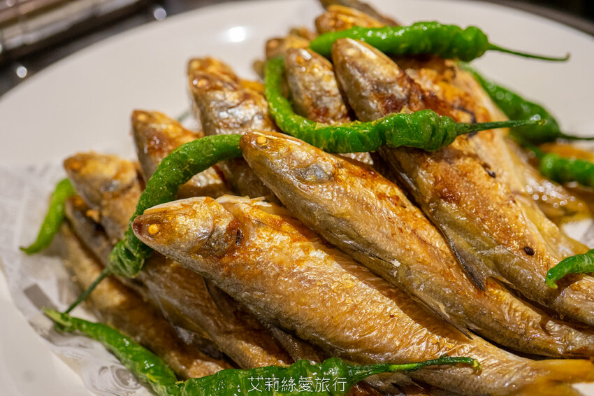 到漁港欣賞無敵海景 海鮮牛排吃到飽！6歲以下免收費！脆皮烤鴨、澎湃海鮮、宴客大菜、啤酒紅酒白酒喝到飽！百道菜色甜點飲料都無限吃...