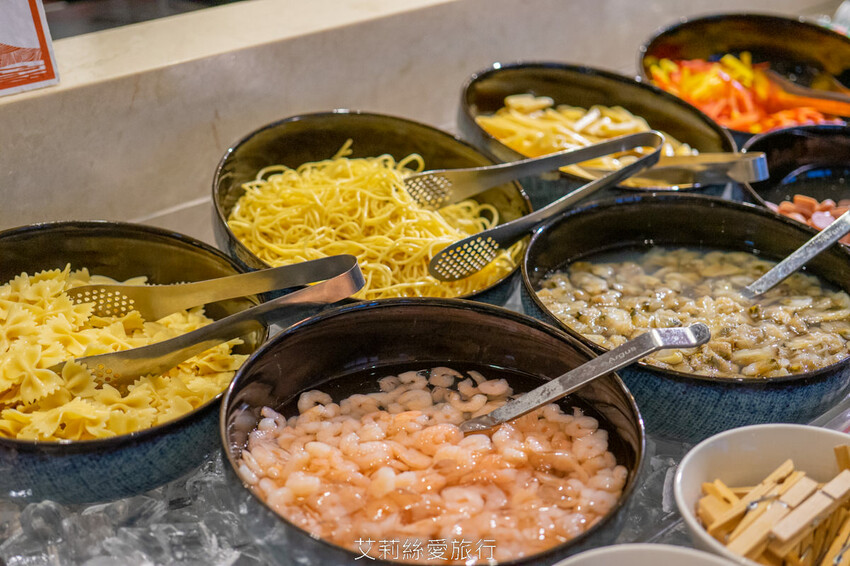 到漁港欣賞無敵海景 海鮮牛排吃到飽！6歲以下免收費！脆皮烤鴨、澎湃海鮮、宴客大菜、啤酒紅酒白酒喝到飽！百道菜色甜點飲料都無限吃...