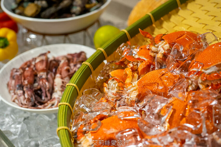 到漁港欣賞無敵海景 海鮮牛排吃到飽！6歲以下免收費！脆皮烤鴨、澎湃海鮮、宴客大菜、啤酒紅酒白酒喝到飽！百道菜色甜點飲料都無限吃...