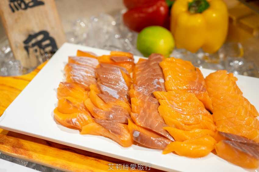 到漁港欣賞無敵海景 海鮮牛排吃到飽！6歲以下免收費！脆皮烤鴨、澎湃海鮮、宴客大菜、啤酒紅酒白酒喝到飽！百道菜色甜點飲料都無限吃...