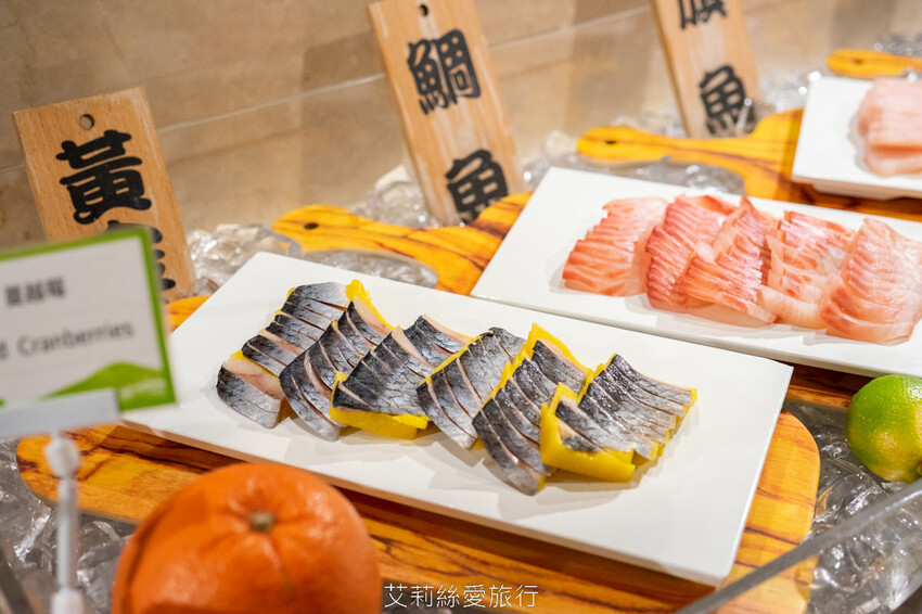 到漁港欣賞無敵海景 海鮮牛排吃到飽！6歲以下免收費！脆皮烤鴨、澎湃海鮮、宴客大菜、啤酒紅酒白酒喝到飽！百道菜色甜點飲料都無限吃...