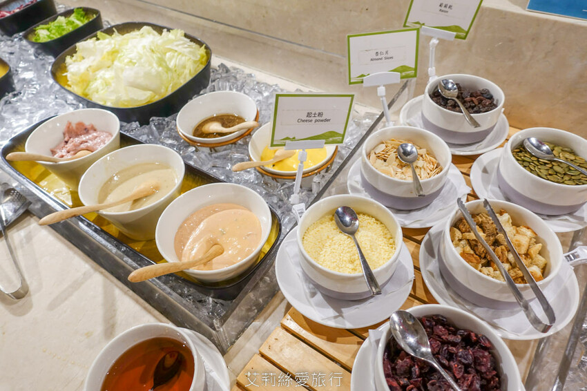 到漁港欣賞無敵海景 海鮮牛排吃到飽！6歲以下免收費！脆皮烤鴨、澎湃海鮮、宴客大菜、啤酒紅酒白酒喝到飽！百道菜色甜點飲料都無限吃...