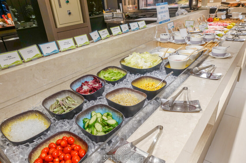 到漁港欣賞無敵海景 海鮮牛排吃到飽！6歲以下免收費！脆皮烤鴨、澎湃海鮮、宴客大菜、啤酒紅酒白酒喝到飽！百道菜色甜點飲料都無限吃...