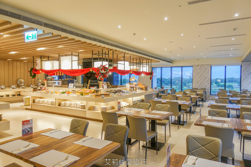 到漁港欣賞無敵海景 海鮮牛排吃到飽！6歲以下免收費！脆皮烤鴨、澎湃海鮮、宴客大菜、啤酒紅酒白酒喝到飽！百道菜色甜點飲料都無限吃...