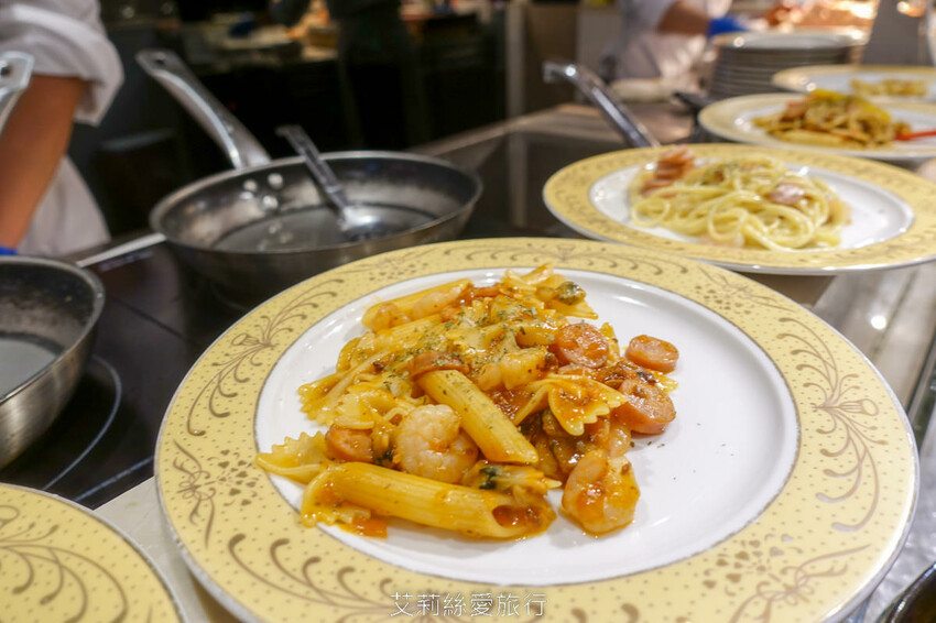 到漁港欣賞無敵海景 海鮮牛排吃到飽！6歲以下免收費！脆皮烤鴨、澎湃海鮮、宴客大菜、啤酒紅酒白酒喝到飽！百道菜色甜點飲料都無限吃...