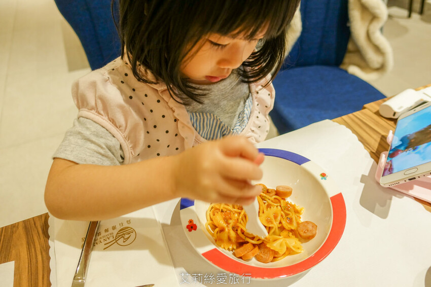 到漁港欣賞無敵海景 海鮮牛排吃到飽！6歲以下免收費！脆皮烤鴨、澎湃海鮮、宴客大菜、啤酒紅酒白酒喝到飽！百道菜色甜點飲料都無限吃...