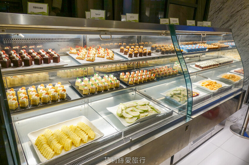 到漁港欣賞無敵海景 海鮮牛排吃到飽！6歲以下免收費！脆皮烤鴨、澎湃海鮮、宴客大菜、啤酒紅酒白酒喝到飽！百道菜色甜點飲料都無限吃...