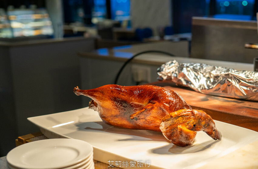 到漁港欣賞無敵海景 海鮮牛排吃到飽！6歲以下免收費！脆皮烤鴨、澎湃海鮮、宴客大菜、啤酒紅酒白酒喝到飽！百道菜色甜點飲料都無限吃...