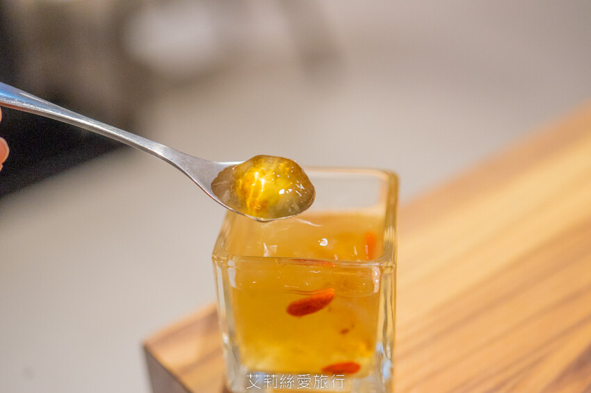 到漁港欣賞無敵海景 海鮮牛排吃到飽！6歲以下免收費！脆皮烤鴨、澎湃海鮮、宴客大菜、啤酒紅酒白酒喝到飽！百道菜色甜點飲料都無限吃...