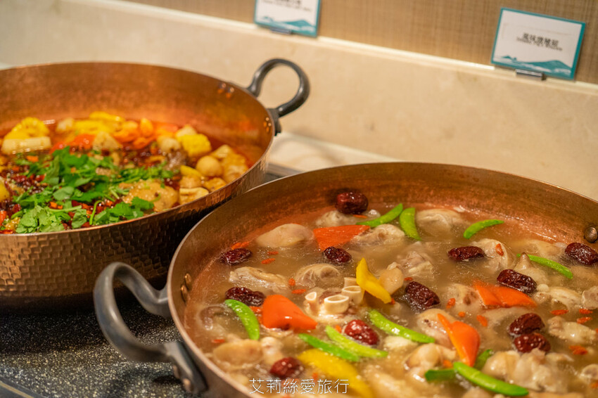 到漁港欣賞無敵海景 海鮮牛排吃到飽！6歲以下免收費！脆皮烤鴨、澎湃海鮮、宴客大菜、啤酒紅酒白酒喝到飽！百道菜色甜點飲料都無限吃...