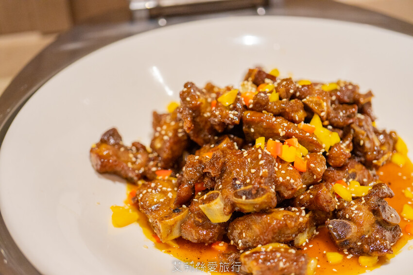 到漁港欣賞無敵海景 海鮮牛排吃到飽！6歲以下免收費！脆皮烤鴨、澎湃海鮮、宴客大菜、啤酒紅酒白酒喝到飽！百道菜色甜點飲料都無限吃...