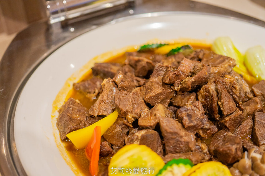 到漁港欣賞無敵海景 海鮮牛排吃到飽！6歲以下免收費！脆皮烤鴨、澎湃海鮮、宴客大菜、啤酒紅酒白酒喝到飽！百道菜色甜點飲料都無限吃...