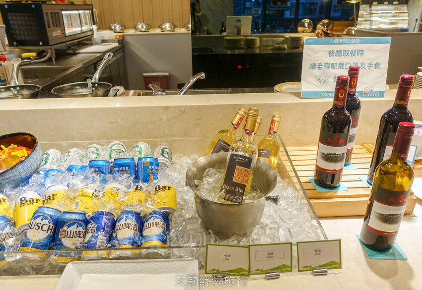 到漁港欣賞無敵海景 海鮮牛排吃到飽！6歲以下免收費！脆皮烤鴨、澎湃海鮮、宴客大菜、啤酒紅酒白酒喝到飽！百道菜色甜點飲料都無限吃...