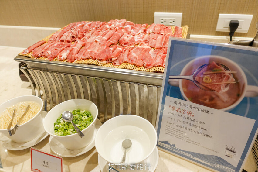 到漁港欣賞無敵海景 海鮮牛排吃到飽！6歲以下免收費！脆皮烤鴨、澎湃海鮮、宴客大菜、啤酒紅酒白酒喝到飽！百道菜色甜點飲料都無限吃...