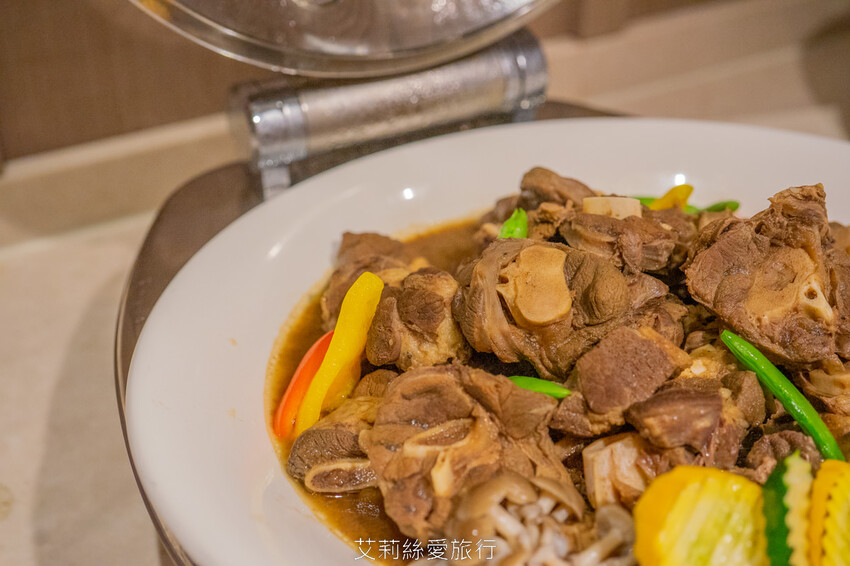 到漁港欣賞無敵海景 海鮮牛排吃到飽！6歲以下免收費！脆皮烤鴨、澎湃海鮮、宴客大菜、啤酒紅酒白酒喝到飽！百道菜色甜點飲料都無限吃...