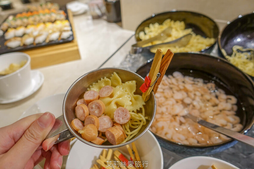 到漁港欣賞無敵海景 海鮮牛排吃到飽！6歲以下免收費！脆皮烤鴨、澎湃海鮮、宴客大菜、啤酒紅酒白酒喝到飽！百道菜色甜點飲料都無限吃...