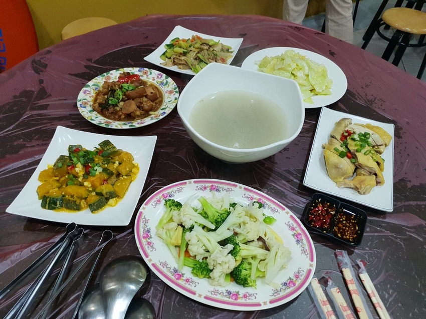 【新竹.鎮西堡】希莉克寵物友善民宿。加購晚餐一人$350廚藝超棒。民宿有貓六七隻