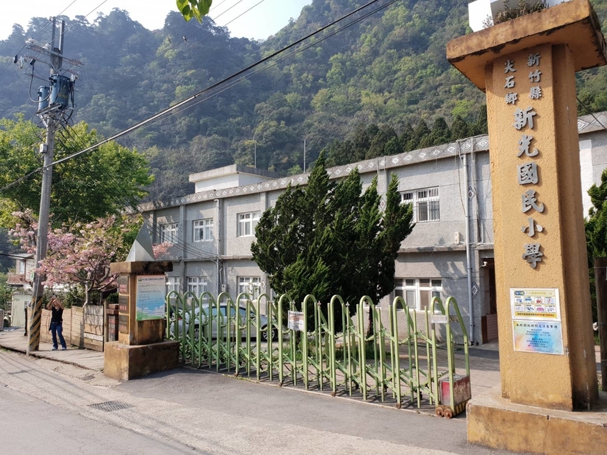 【新竹.鎮西堡】希莉克寵物友善民宿。加購晚餐一人$350廚藝超棒。民宿有貓六七隻