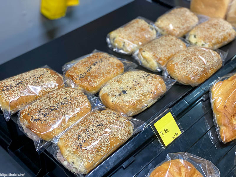 台南麵包推薦「圓包包麵包店」隱身在市場裡的麵包香！台式手感麵包！法國麵粉＋法式奶油真材實料創新口味。|水仙宮市場店| - 花露露 の花花世界