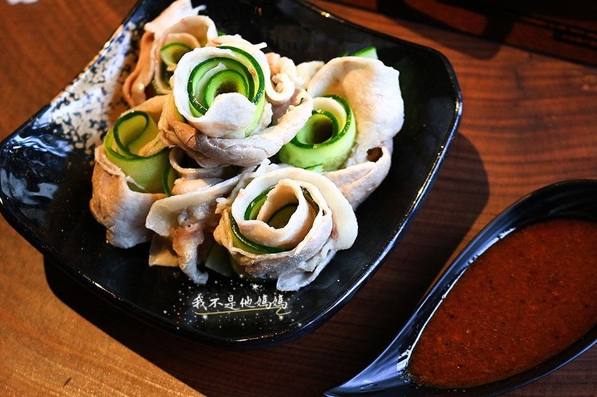 青埔美食,桃園青埔美食,華泰名品城outlet,華泰名品城outlet美食,青埔停車,花雕雞鍋,中壢花雕雞,中壢美食,青埔水煮牛