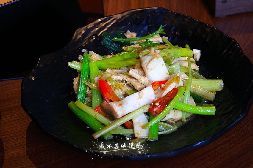 青埔美食,桃園青埔美食,華泰名品城outlet,華泰名品城outlet美食,青埔停車,花雕雞鍋,中壢花雕雞,中壢美食,青埔水煮牛