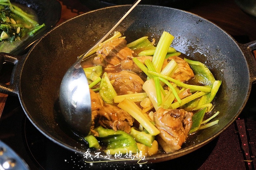 青埔美食,桃園青埔美食,華泰名品城outlet,華泰名品城outlet美食,青埔停車,花雕雞鍋,中壢花雕雞,中壢美食,青埔水煮牛