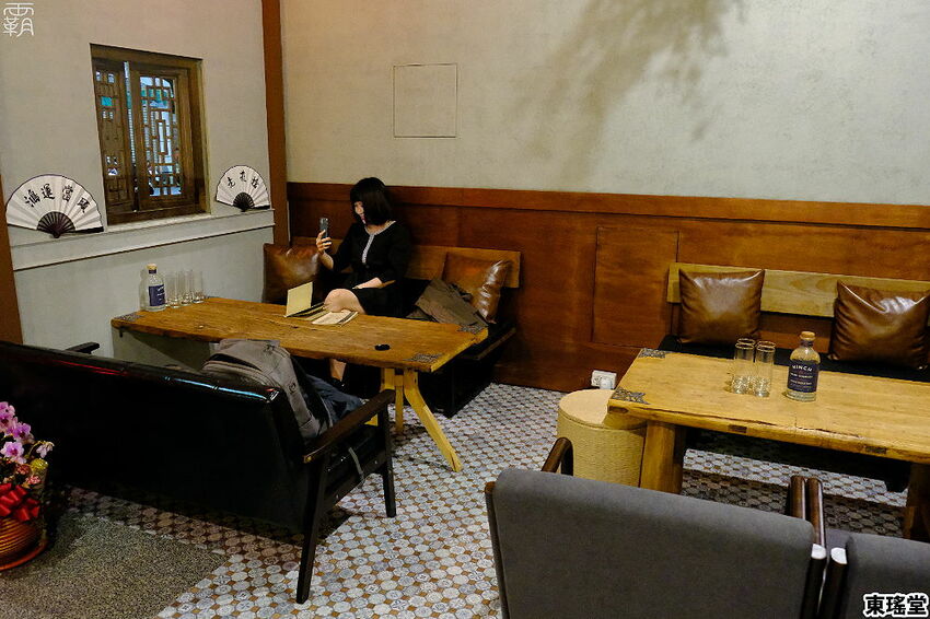 復古中藥行超有特色，東瑤堂不賣中藥，賣的是牛肉麵跟堂主特調！