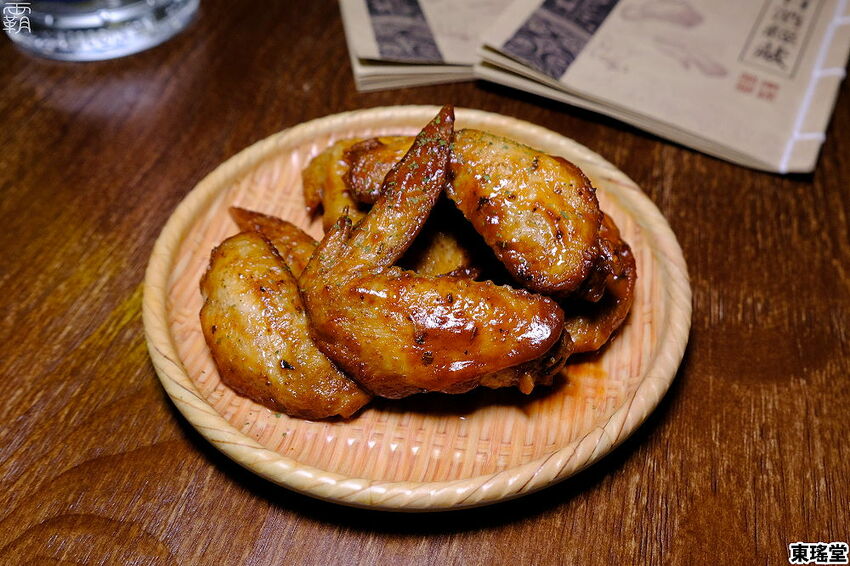 復古中藥行超有特色，東瑤堂不賣中藥，賣的是牛肉麵跟堂主特調！