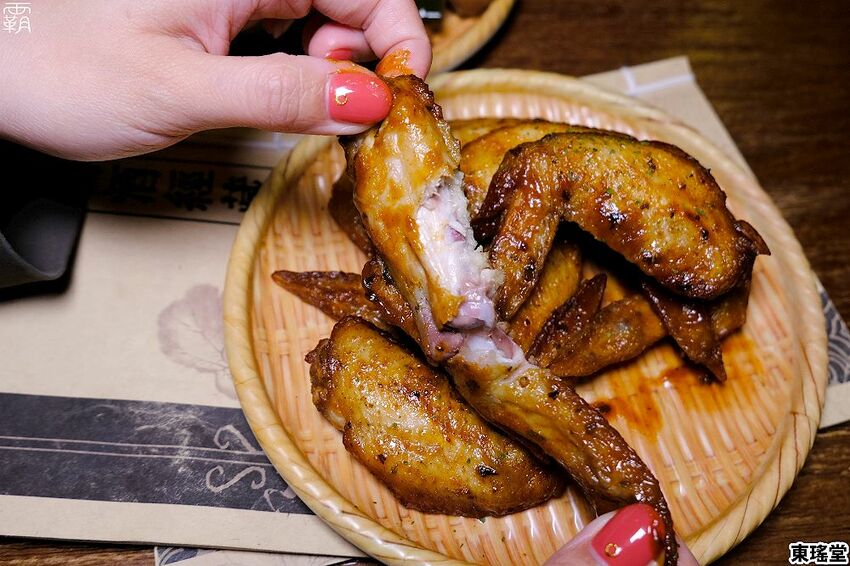 復古中藥行超有特色，東瑤堂不賣中藥，賣的是牛肉麵跟堂主特調！