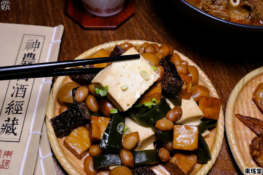 復古中藥行超有特色，東瑤堂不賣中藥，賣的是牛肉麵跟堂主特調！