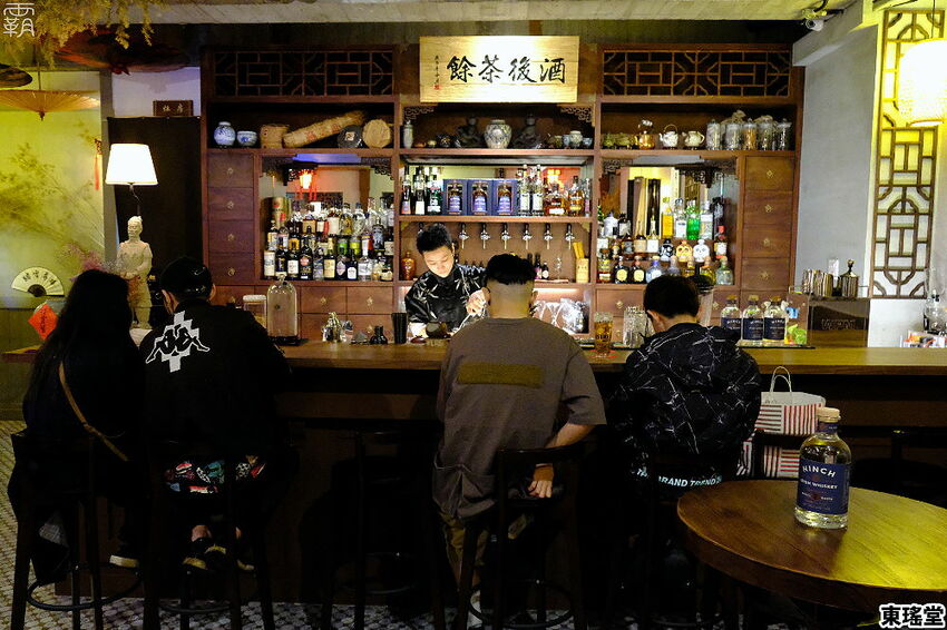 復古中藥行超有特色，東瑤堂不賣中藥，賣的是牛肉麵跟堂主特調！