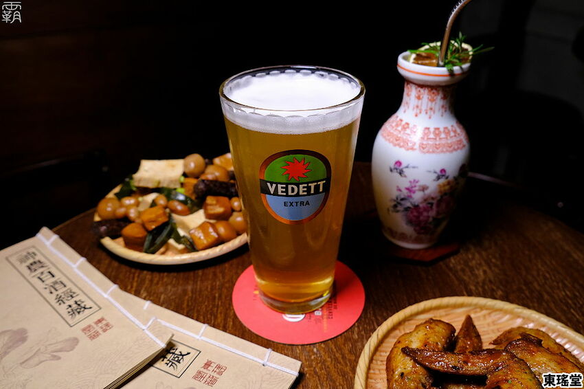 復古中藥行超有特色，東瑤堂不賣中藥，賣的是牛肉麵跟堂主特調！