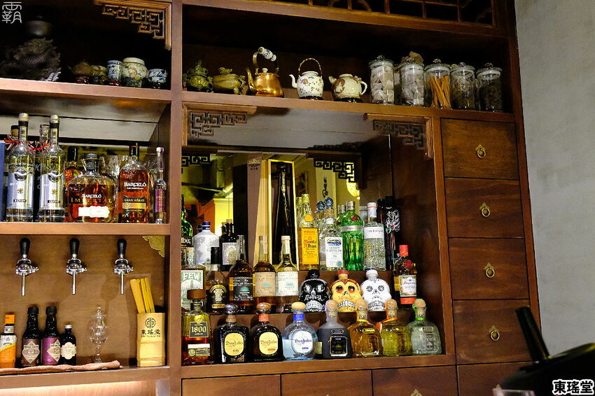 復古中藥行超有特色，東瑤堂不賣中藥，賣的是牛肉麵跟堂主特調！