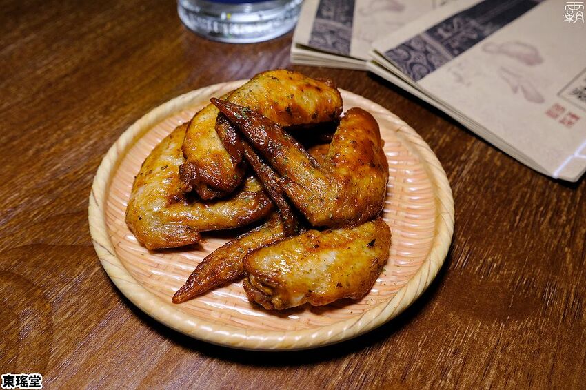 復古中藥行超有特色，東瑤堂不賣中藥，賣的是牛肉麵跟堂主特調！