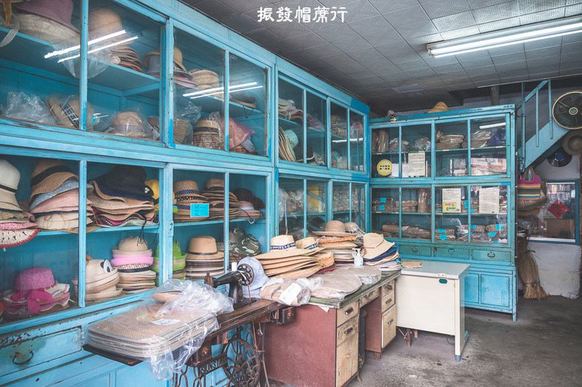 ｜特色公園｜灣麗親子公園，斗笠造型石子溜滑梯、攀爬天空隧道、隱藏在圓樓底下的沙坑，孩子玩瘋啦 - Hallo！Im 婷兒