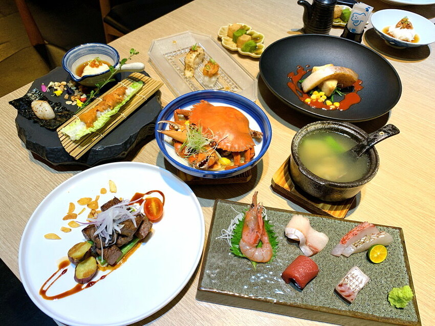 這間無菜單料理很厲害,8道精緻日本料理好吃有質感,紅蟳滿滿的蟹膏很威,當月壽星送生魚片蛋糕