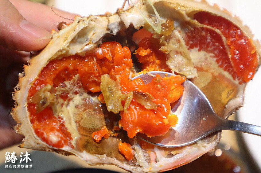 這間無菜單料理很厲害,8道精緻日本料理好吃有質感,紅蟳滿滿的蟹膏很威,當月壽星送生魚片蛋糕