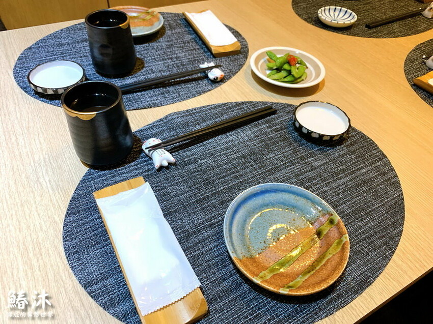 這間無菜單料理很厲害,8道精緻日本料理好吃有質感,紅蟳滿滿的蟹膏很威,當月壽星送生魚片蛋糕