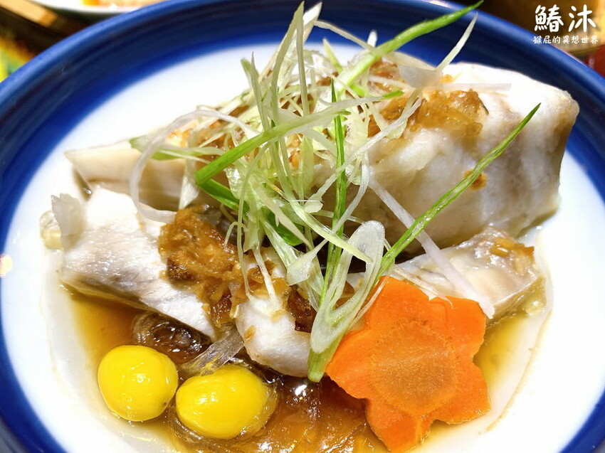 這間無菜單料理很厲害,8道精緻日本料理好吃有質感,紅蟳滿滿的蟹膏很威,當月壽星送生魚片蛋糕