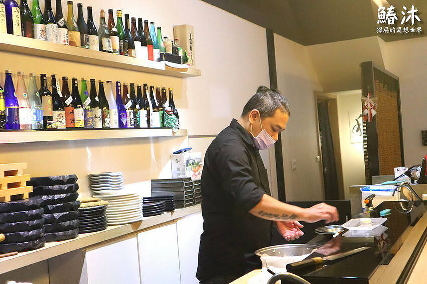 這間無菜單料理很厲害,8道精緻日本料理好吃有質感,紅蟳滿滿的蟹膏很威,當月壽星送生魚片蛋糕